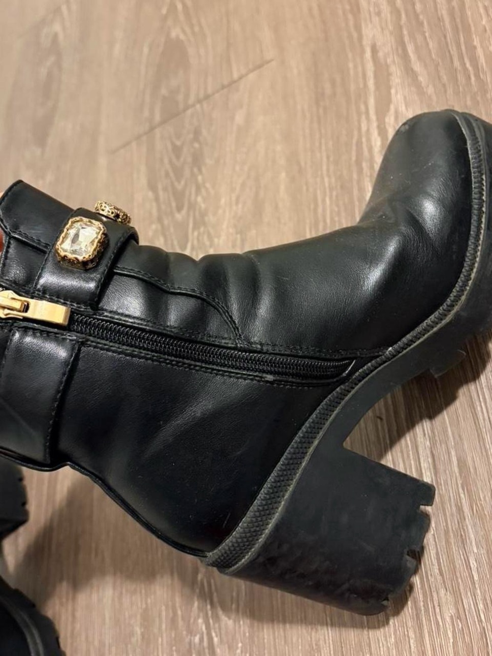 Nasty gal embellished Chelsea boot - Picture 6 of 8